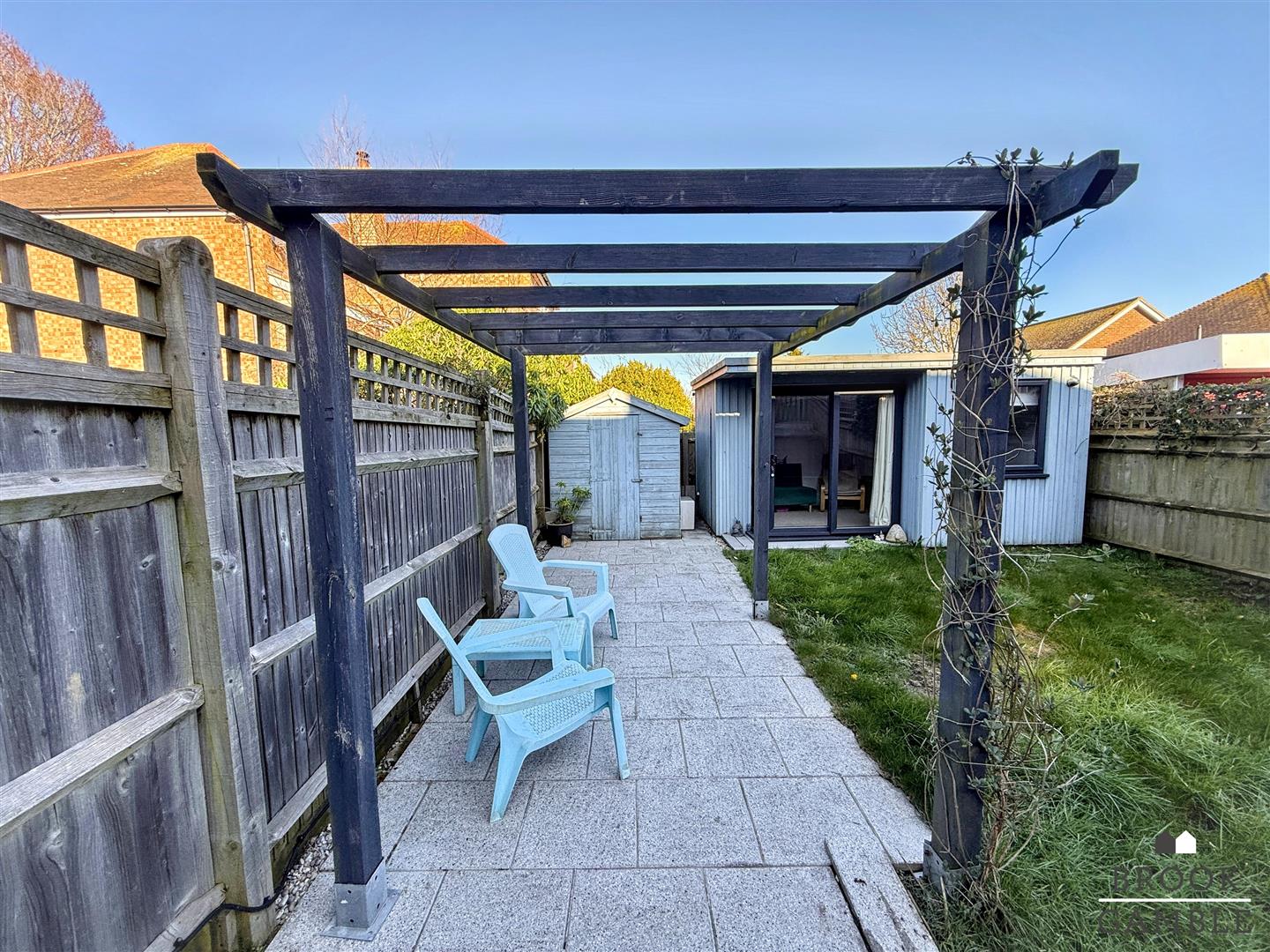 3 Bedroom House. Longland Road in Eastbourne, East Sussex 17